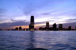 开云体育在线-东决关键战之夜，当米切尔的匕首刺破悬念，篮球成为一个人的史诗