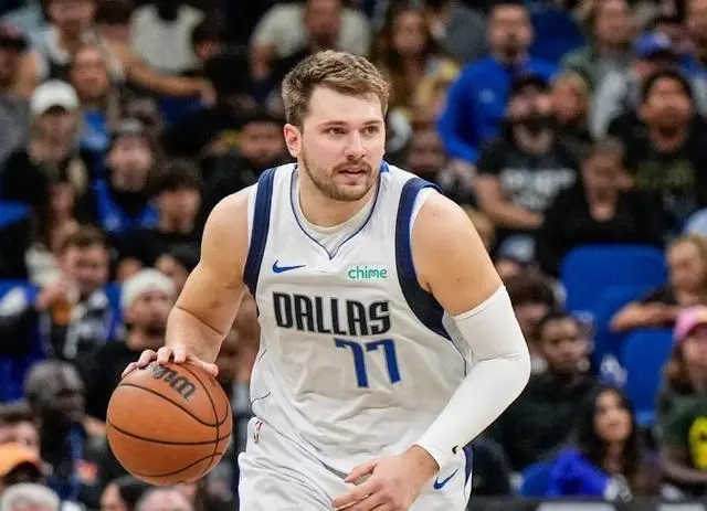 篮网B队爆冷公牛,利拉德送出助攻 篮网B队爆冷公牛,利拉德送出助攻