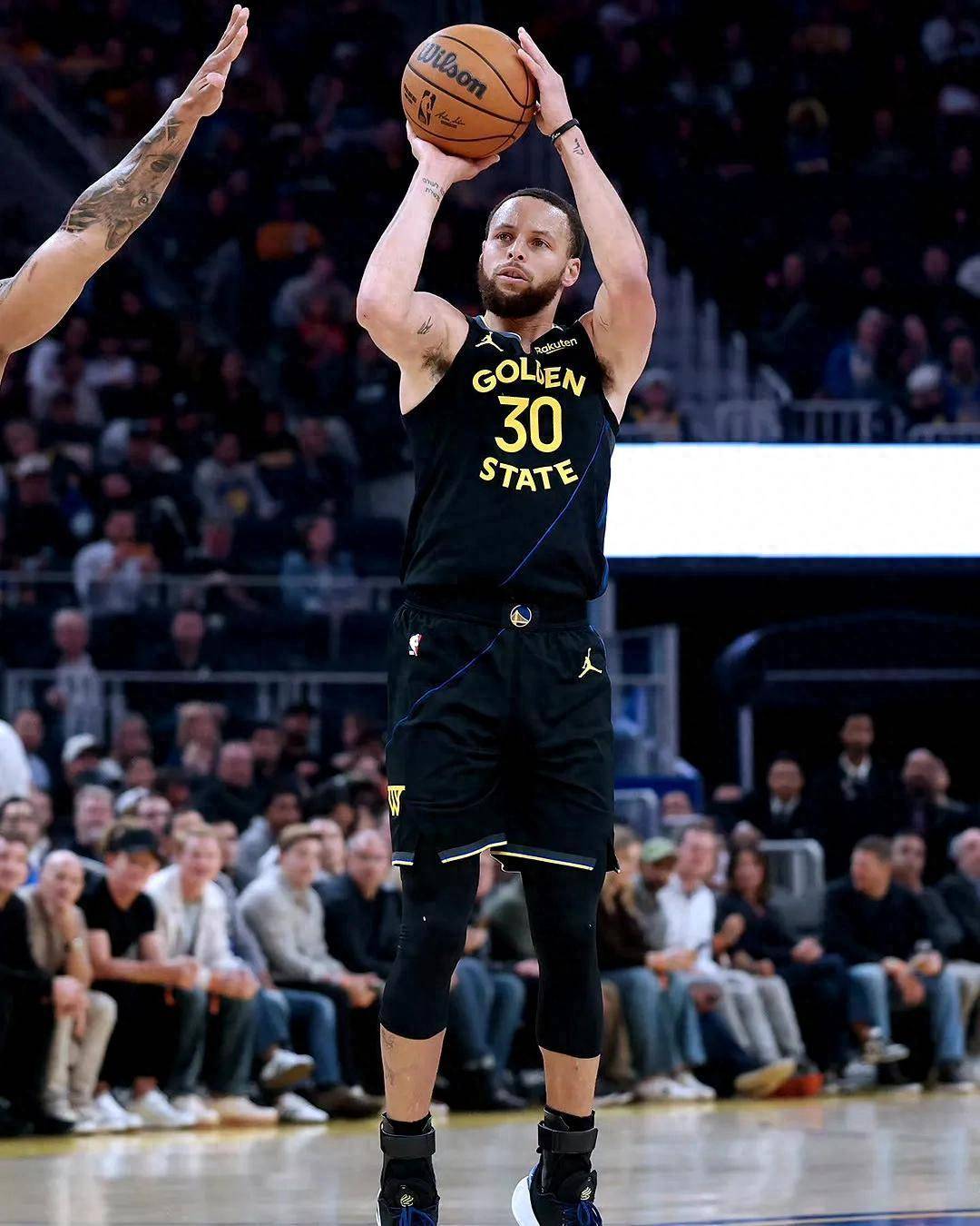 雷霆鏖战尼克斯,库里高光表现的简单介绍 雷霆鏖战尼克斯,库里高光表现的简单介绍