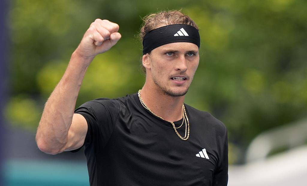 包含英国网球队逆转世界网球队，兹维列夫完成帽子戏法的词条