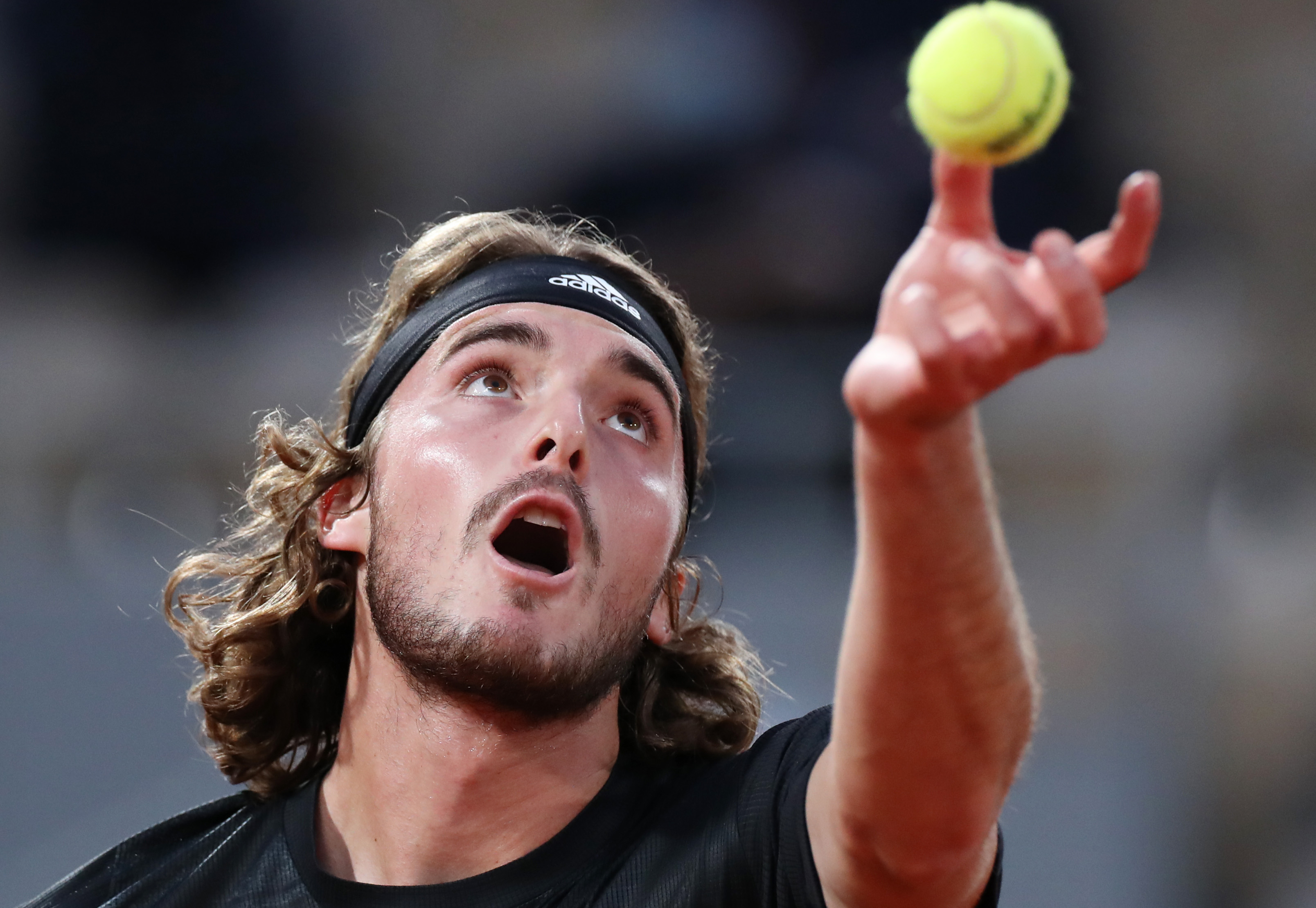 法国网球队横扫英国网球队，西西帕斯一己之力扛起全队