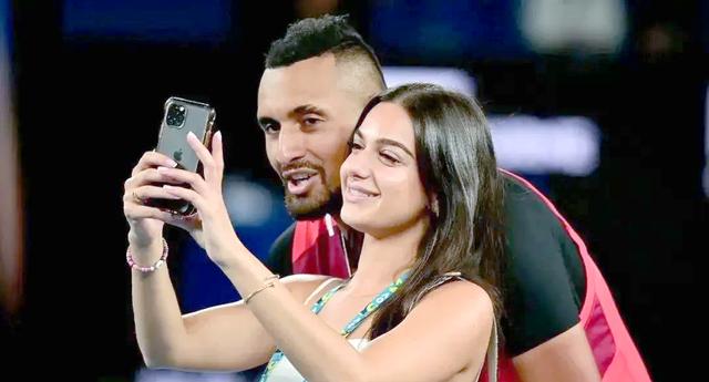 英国网球队轻取西班牙网球队，克耶高斯打破历史纪录