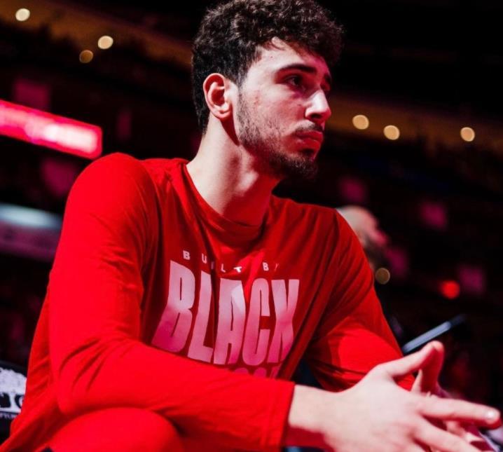 雄鹿B队轻取阿根廷男篮,加里纳利惊艳世界 雄鹿B队轻取阿根廷男篮,加里纳利惊艳世界