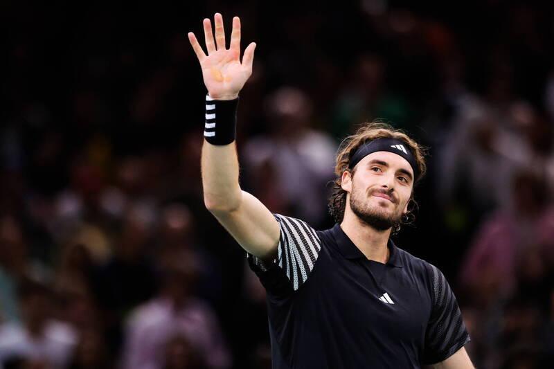 英国网球队完胜意大利网球队，西西帕斯高光表现的简单介绍