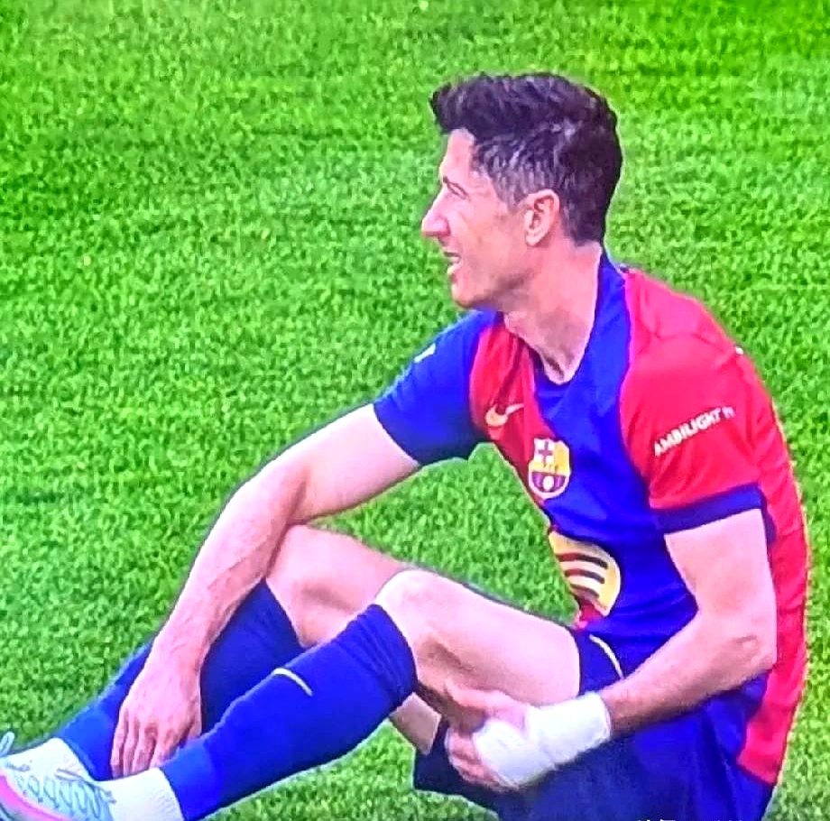 包含克罗地亚血洗罗马，莱万统治全场的词条