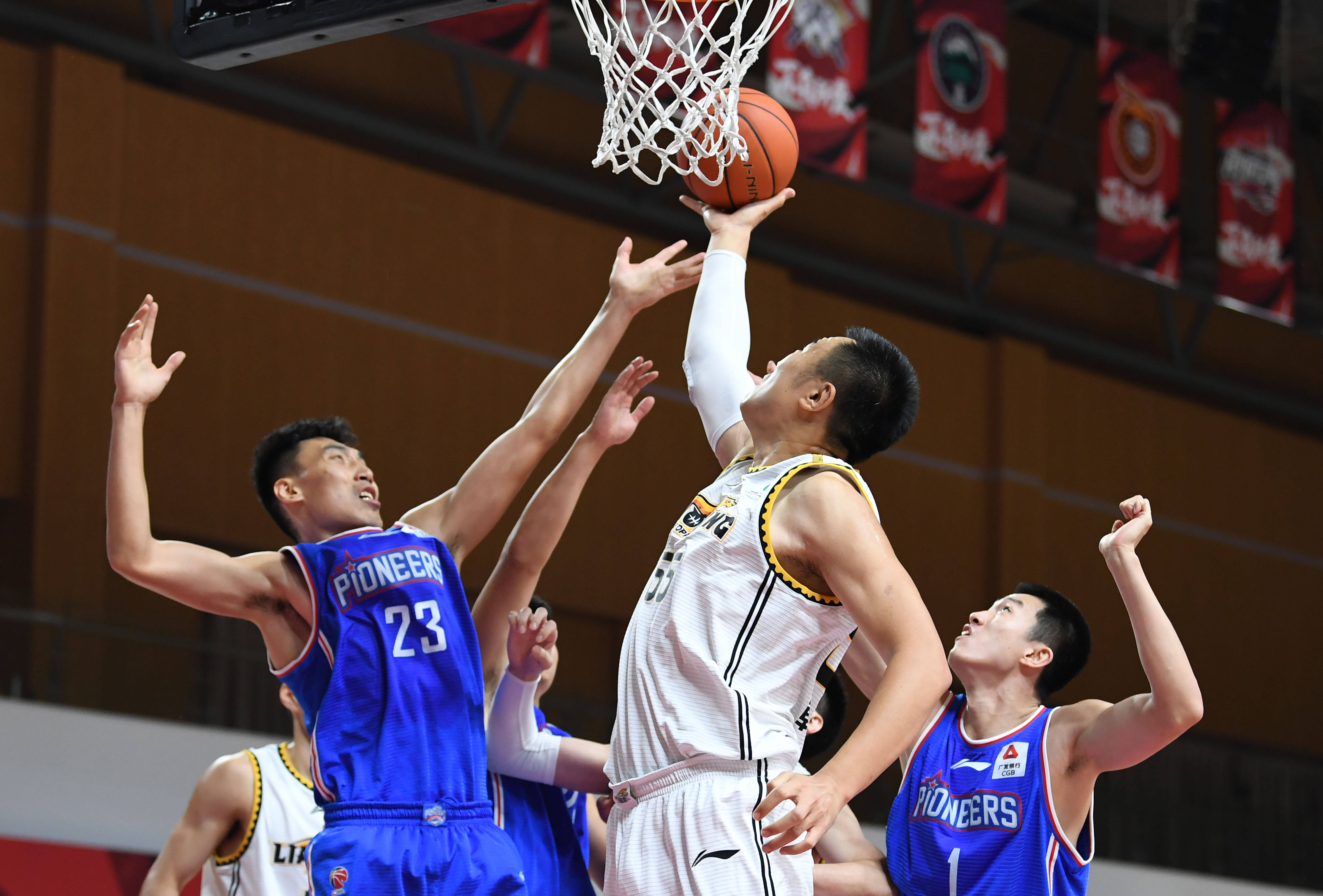 辽宁队翻盘天津队,拉文刷新纪录的简单介绍 辽宁队翻盘天津队,拉文刷新纪录的简单介绍