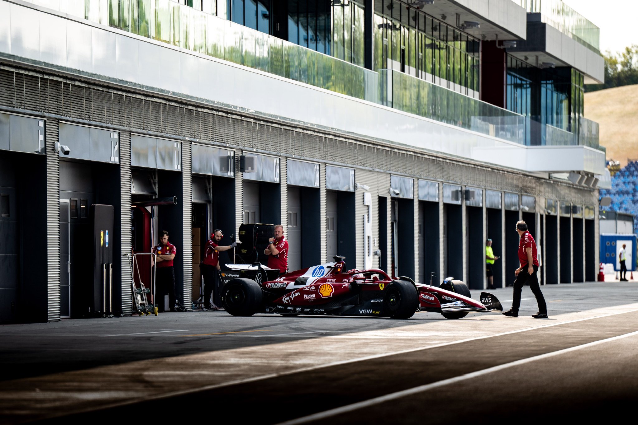 索伯车队绝杀红牛二队，勒克莱尔关键制胜