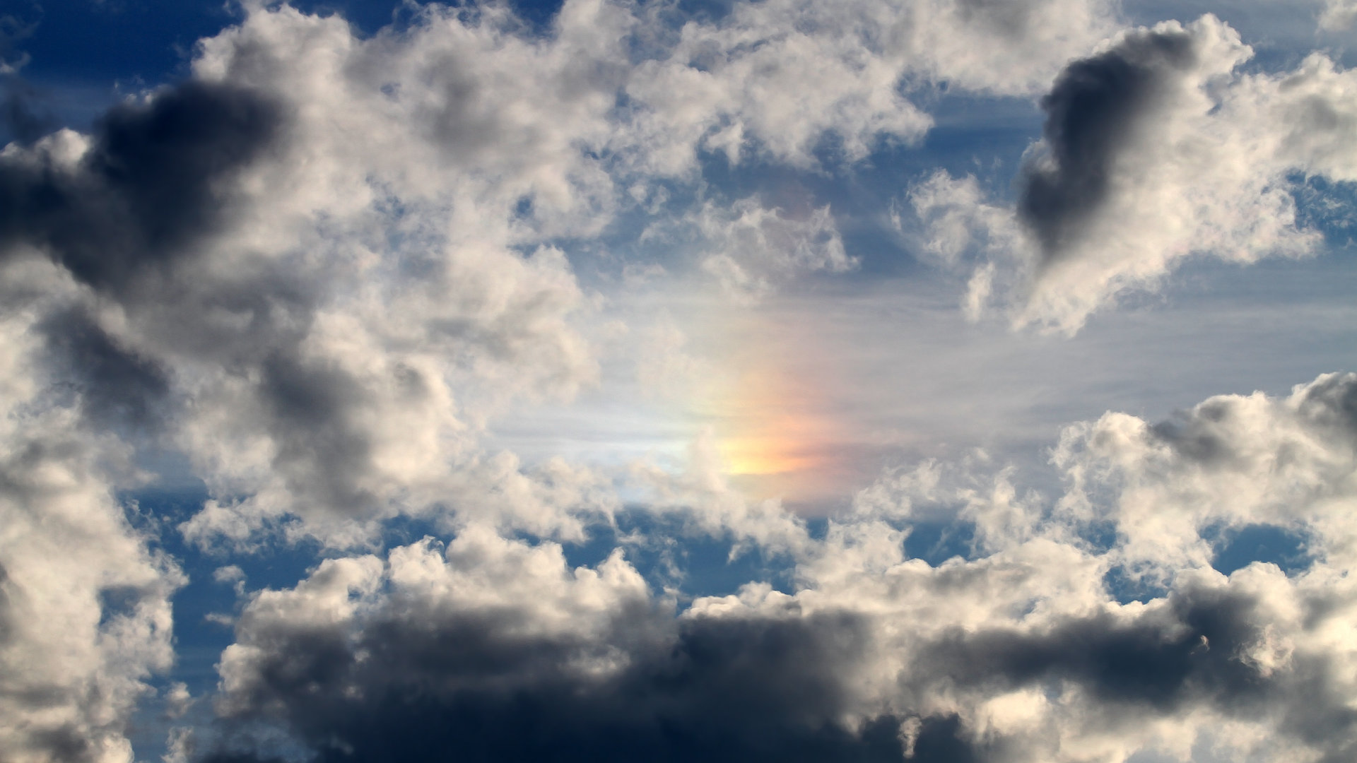 伦敦的暗火,当室内硬地吞没百年草地的荣光