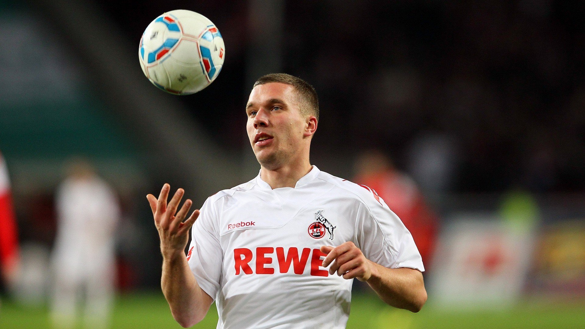 孤胆英雄之夜,戈麦斯三连击点燃德甲争冠终局